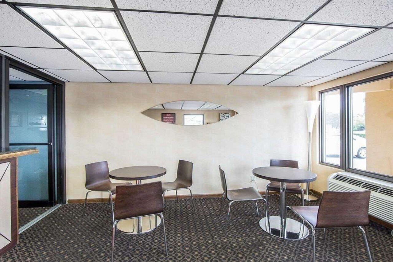 Econo Lodge North Knoxville Bagian luar foto